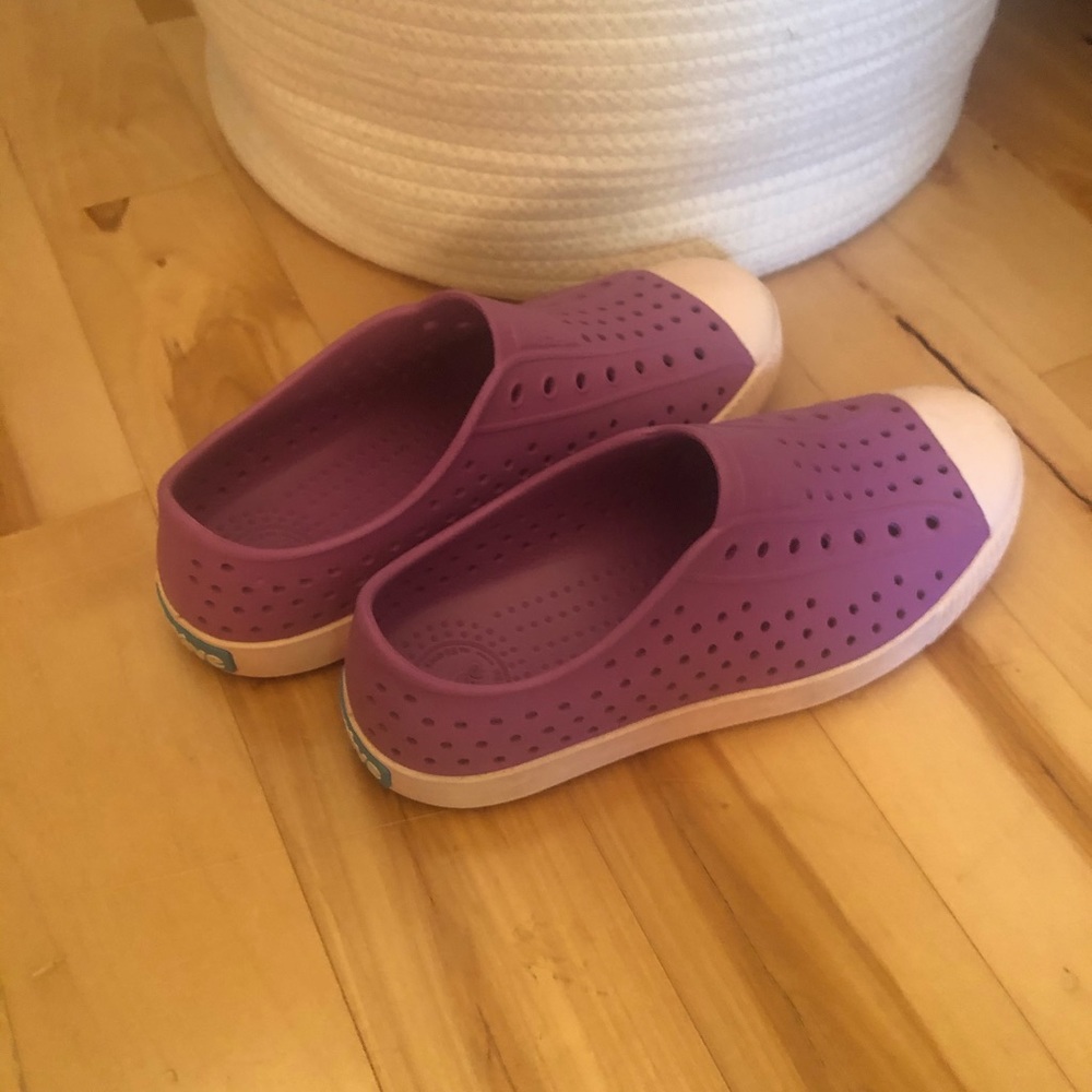 Size 4 big kids native shoes